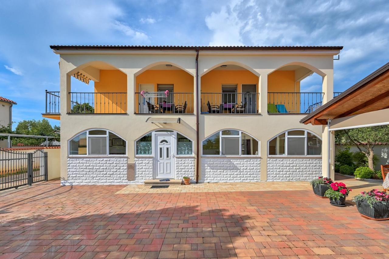 פרוי Teuta Apartments - A Beach And A Sea View מראה חיצוני תמונה