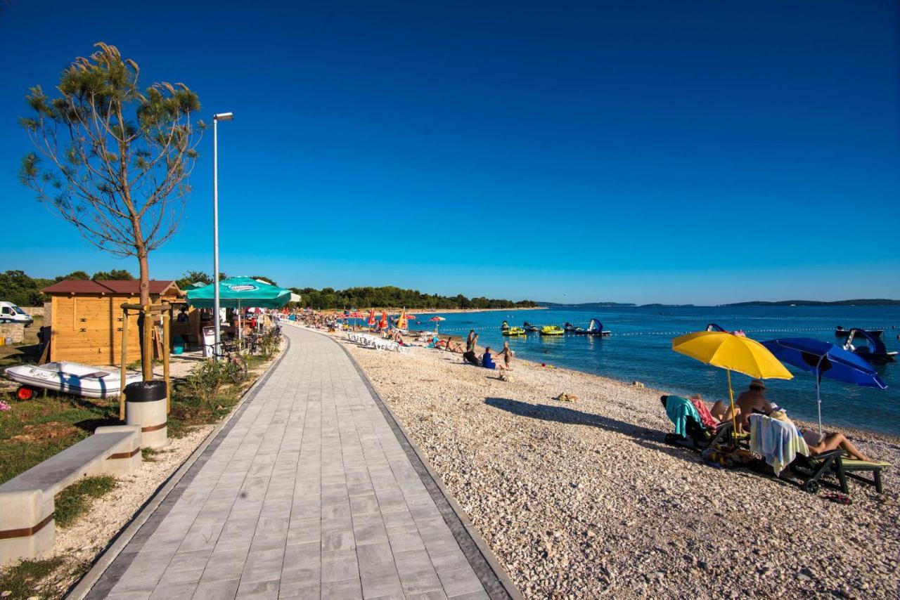 פרוי Teuta Apartments - A Beach And A Sea View מראה חיצוני תמונה