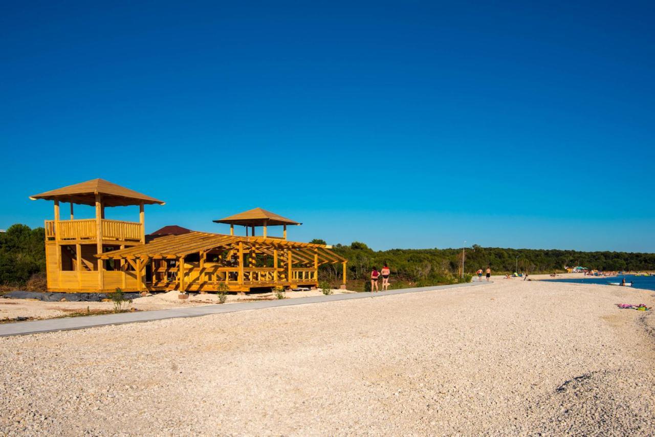 פרוי Teuta Apartments - A Beach And A Sea View מראה חיצוני תמונה