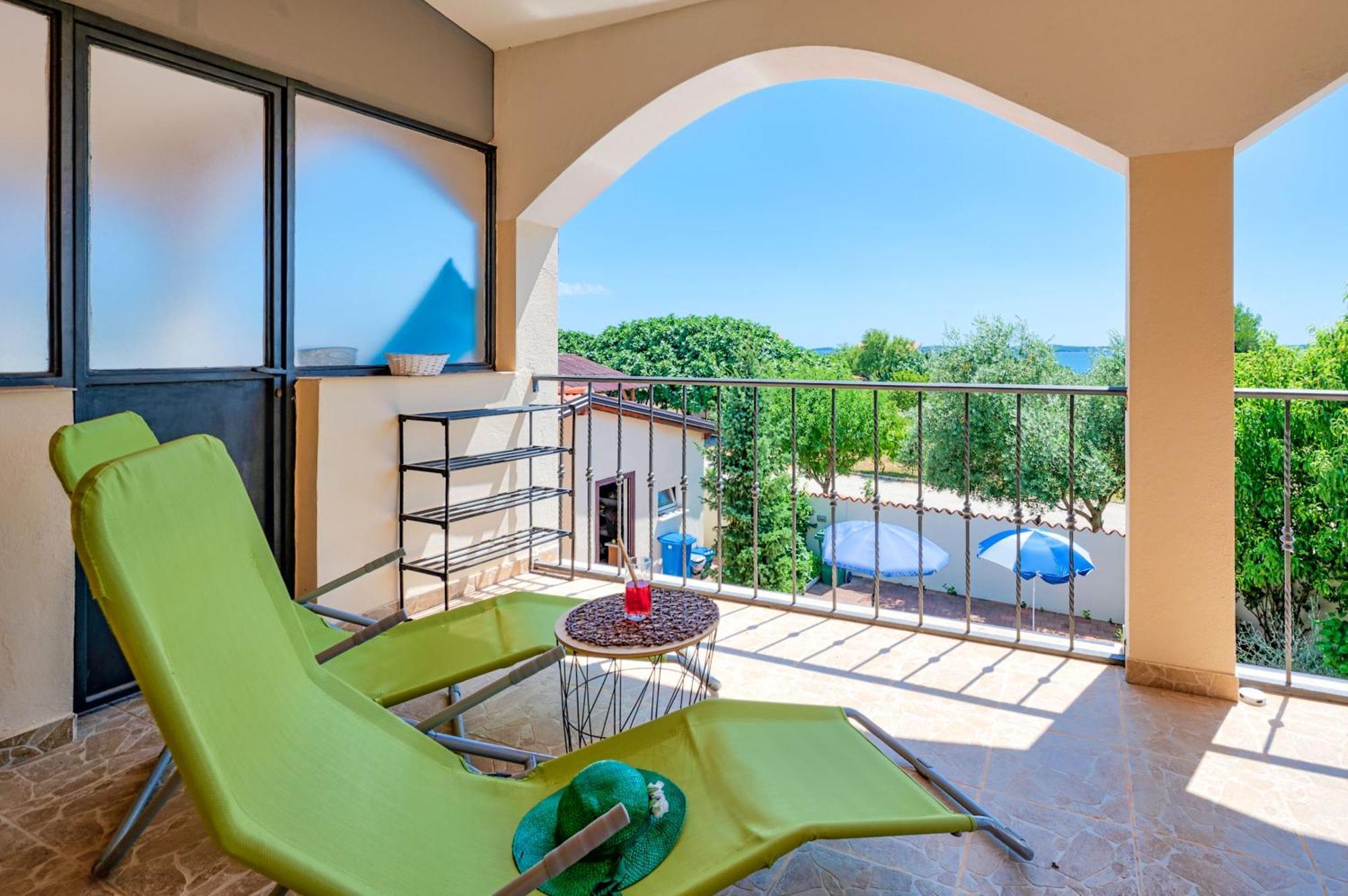 פרוי Teuta Apartments - A Beach And A Sea View מראה חיצוני תמונה