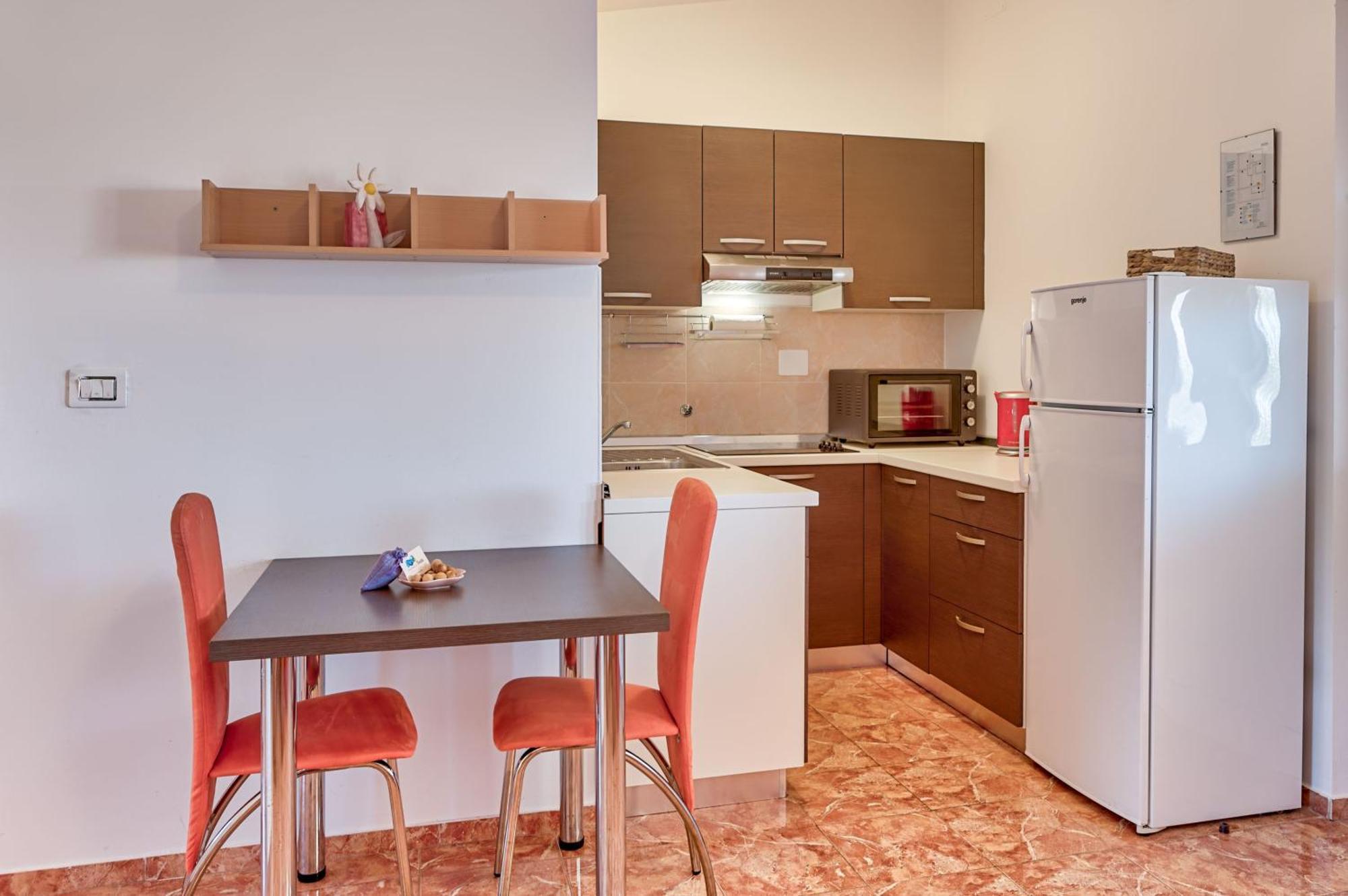 פרוי Teuta Apartments - A Beach And A Sea View מראה חיצוני תמונה