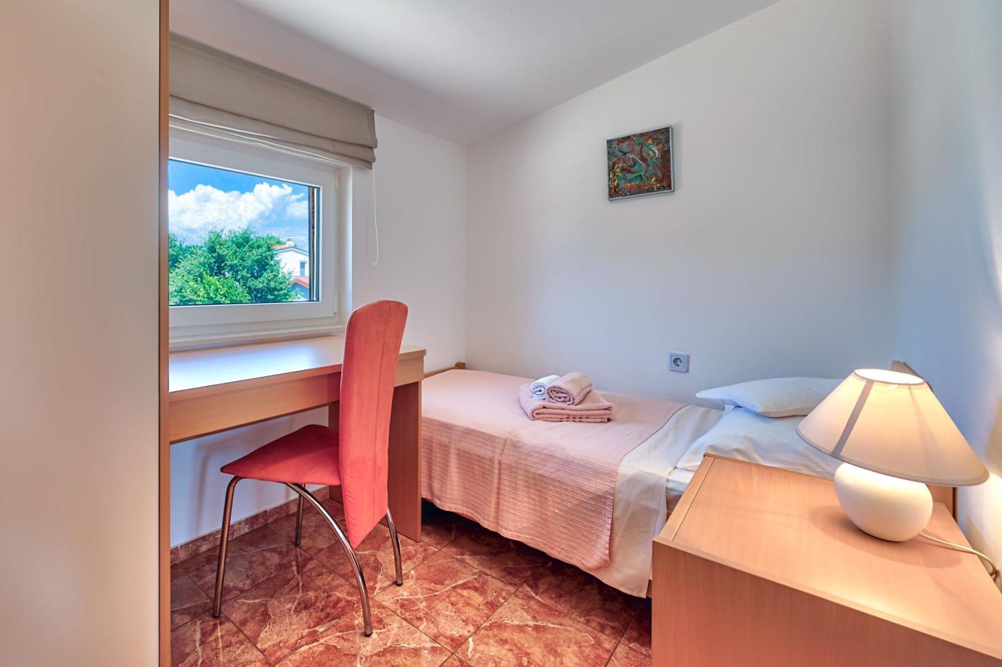 פרוי Teuta Apartments - A Beach And A Sea View מראה חיצוני תמונה