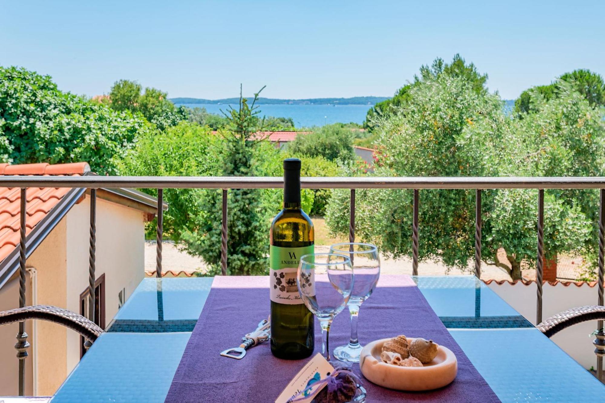 פרוי Teuta Apartments - A Beach And A Sea View מראה חיצוני תמונה
