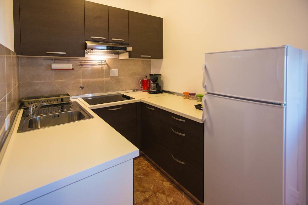 פרוי Teuta Apartments - A Beach And A Sea View מראה חיצוני תמונה
