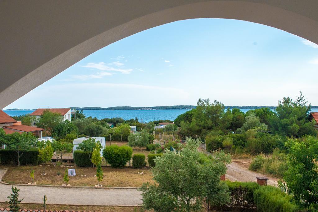 פרוי Teuta Apartments - A Beach And A Sea View מראה חיצוני תמונה